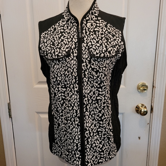 Chicos Vest Sz 1 Medium Animal Print Black White Safari Athletic Contemporary - Picture 1 of 8